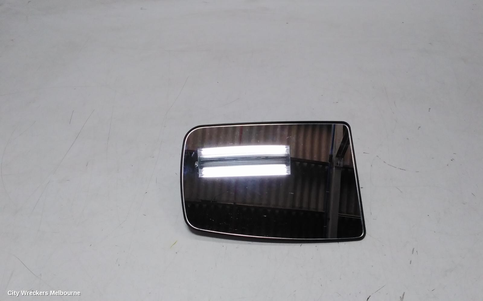 LDV V80 LEFT DOOR MIRROR, POWER, W/ INDICATOR TYPE, BLACK, 01/2013 ONWARDS - Image 2