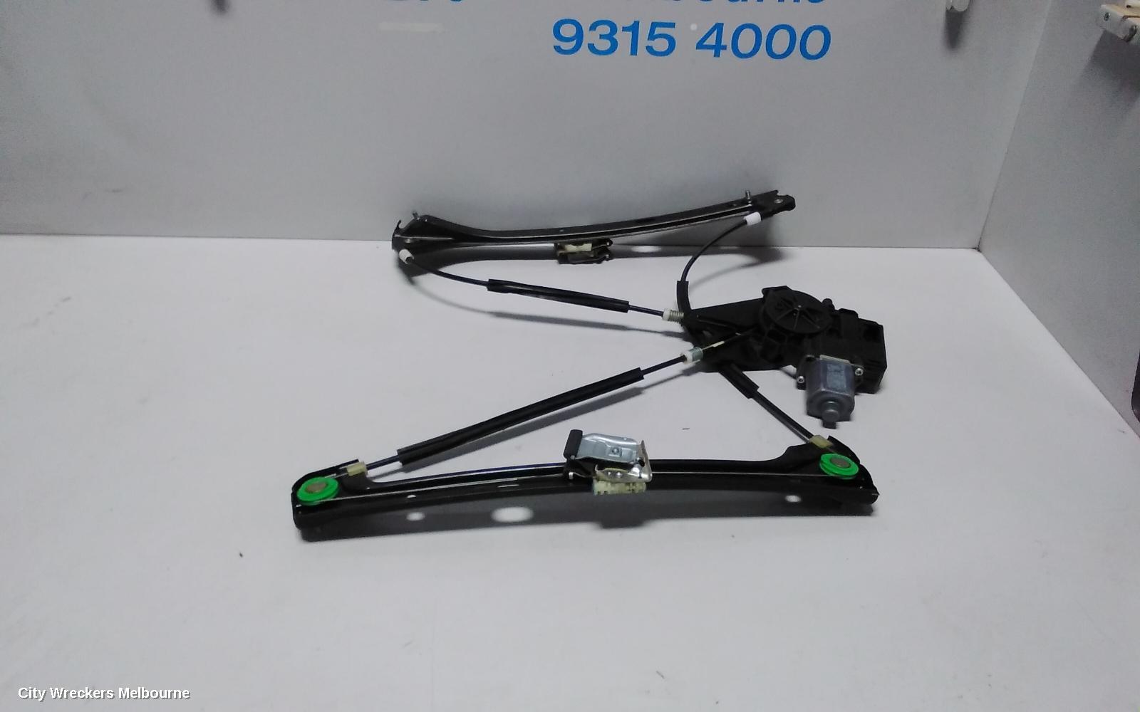 VOLKSWAGEN POLO RIGHT FRONT WINDOW REG/MOTOR, 6R, POWER, 5DR HATCH, 05/2014 - 09/2017 - Image 1