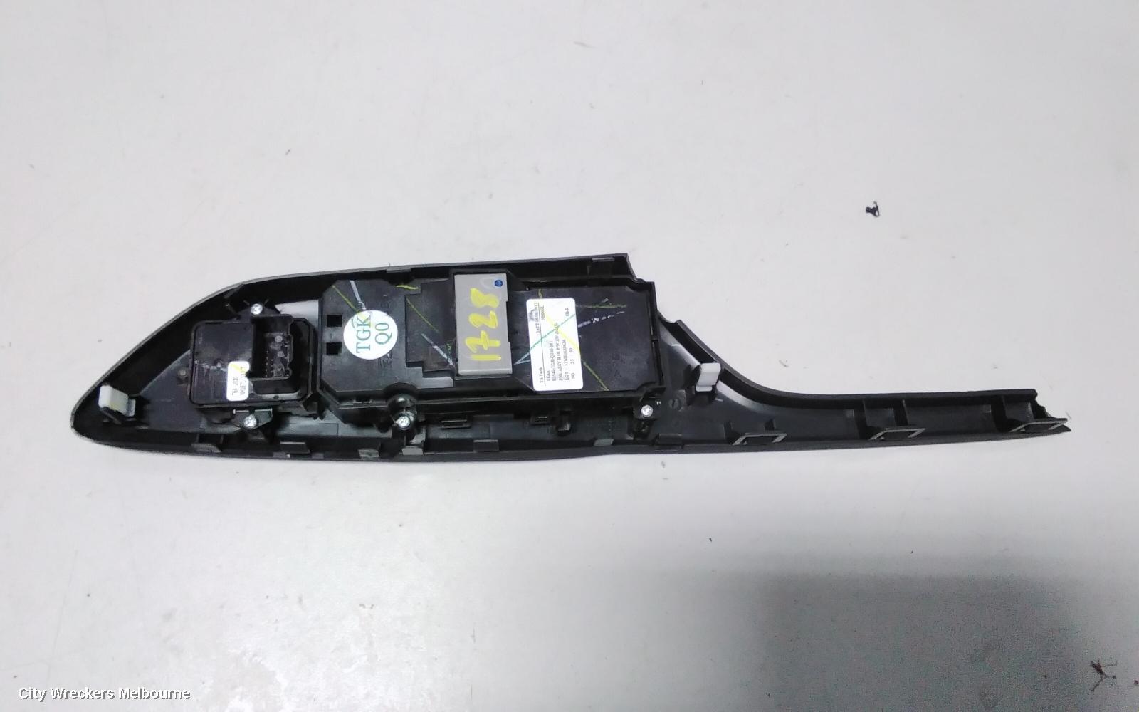 HONDA CIVIC PWR DR WIND SWITCH, RH FRONT (MASTER SWITCH), HATCH, AUTO FOLD TYPE, 10TH GEN, 05/2016 - 08/2021 - Image 3