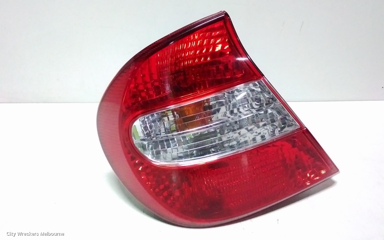 TOYOTA CAMRY LEFT TAILLIGHT, SK36, REVERSE LAMP IN CENTRE, 08/2002 - 09/2004 - Image 2