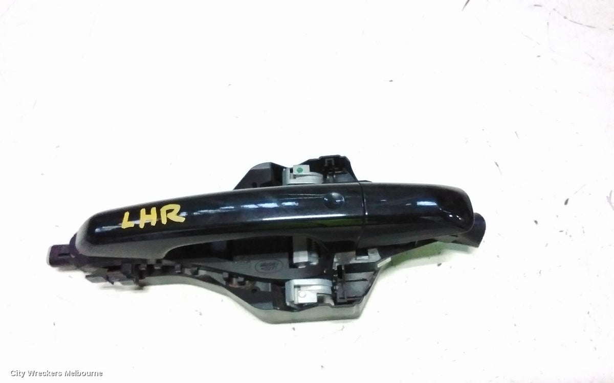 LAND ROVER DISCOVERY SPORT DOOR HANDLE, LH REAR, OUTER, COLOUR CODED, NON CHROME INSERT TYPE, L550, 01/2015 - 06/2019 - Image 1