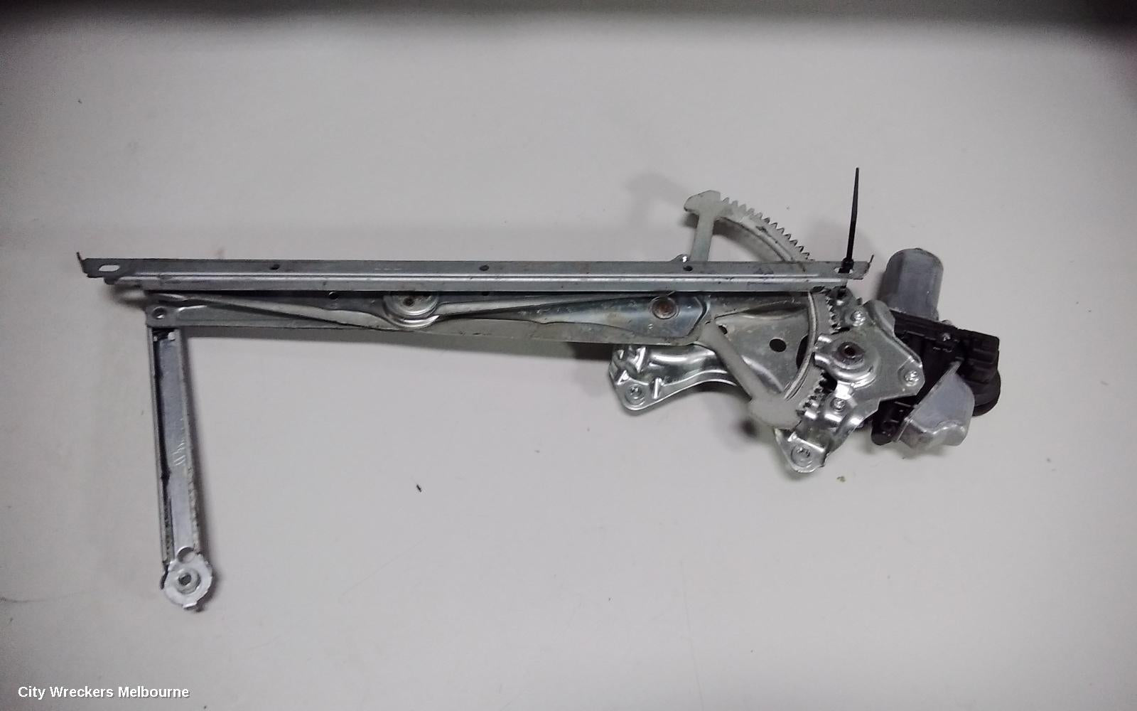 TOYOTA CAMRY RIGHT FRONT WINDOW REG/MOTOR, ASV50/AVV50, POWER, 12/2011 - 10/2017 - Image 2
