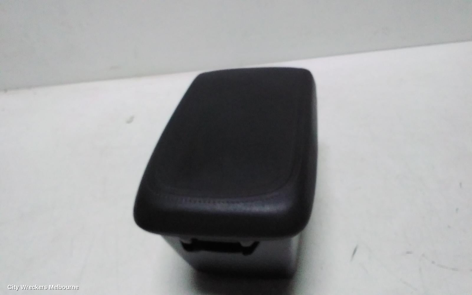 HOLDEN CAPTIVA CONSOLE, CG, LEATHER, BLACK, 01/2011 - 06/2018 - Image 3