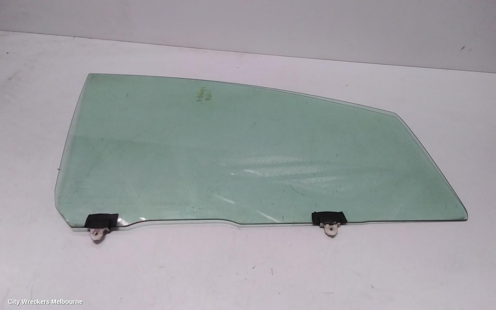 TOYOTA ESTIMA RIGHT FRONT DOOR WINDOW, XR30/XR40 00-06 - Image 2