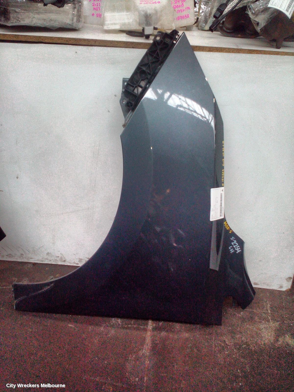 HYUNDAI IX35 LEFT GUARD, LM SERIES, NON FLASHER TYPE, 11/2009 - 01/2016 - Image 1