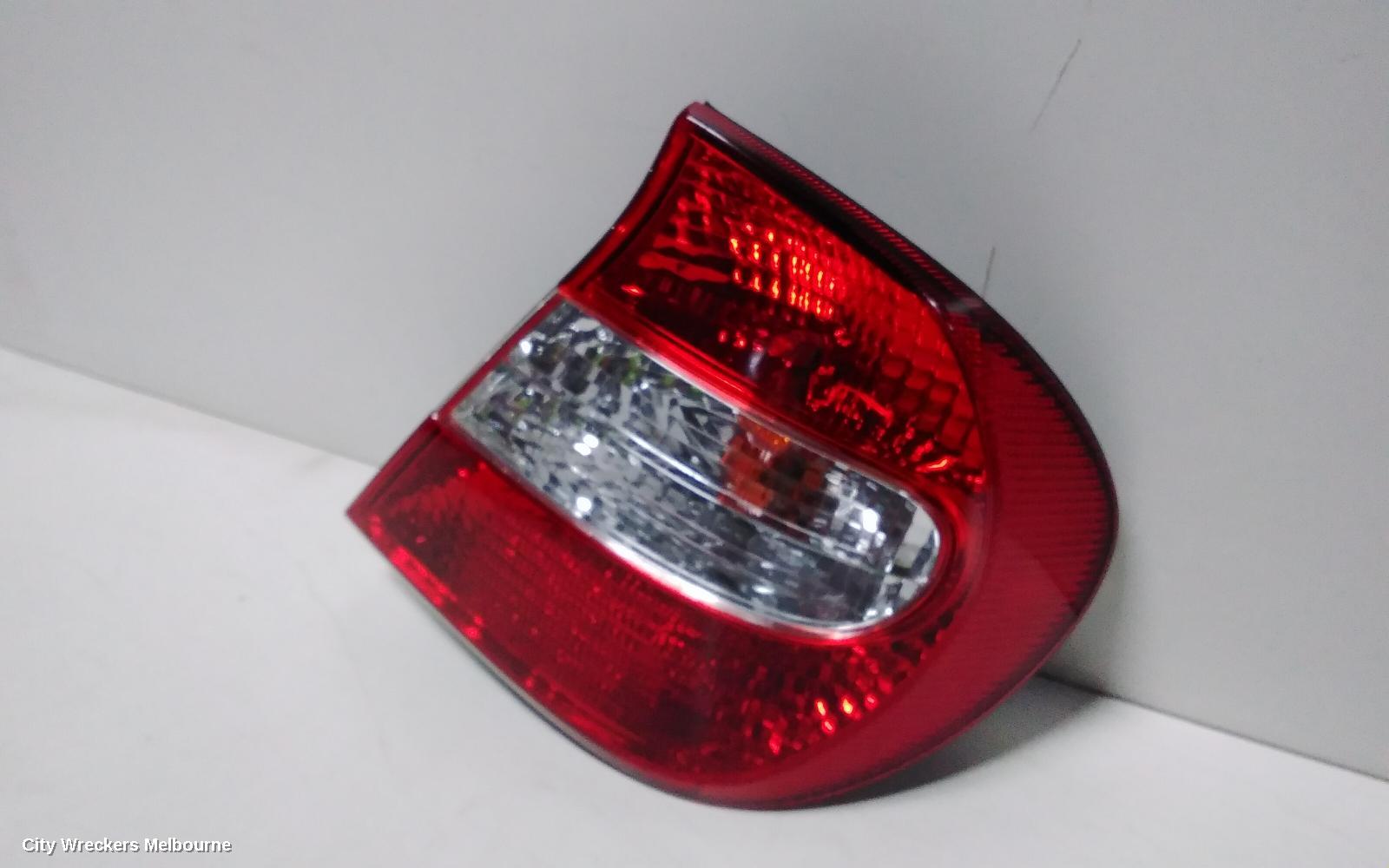 TOYOTA CAMRY RIGHT TAILLIGHT, SK36, REVERSE LAMP IN CENTRE, 08/2002 - 09/2004 - Image 2