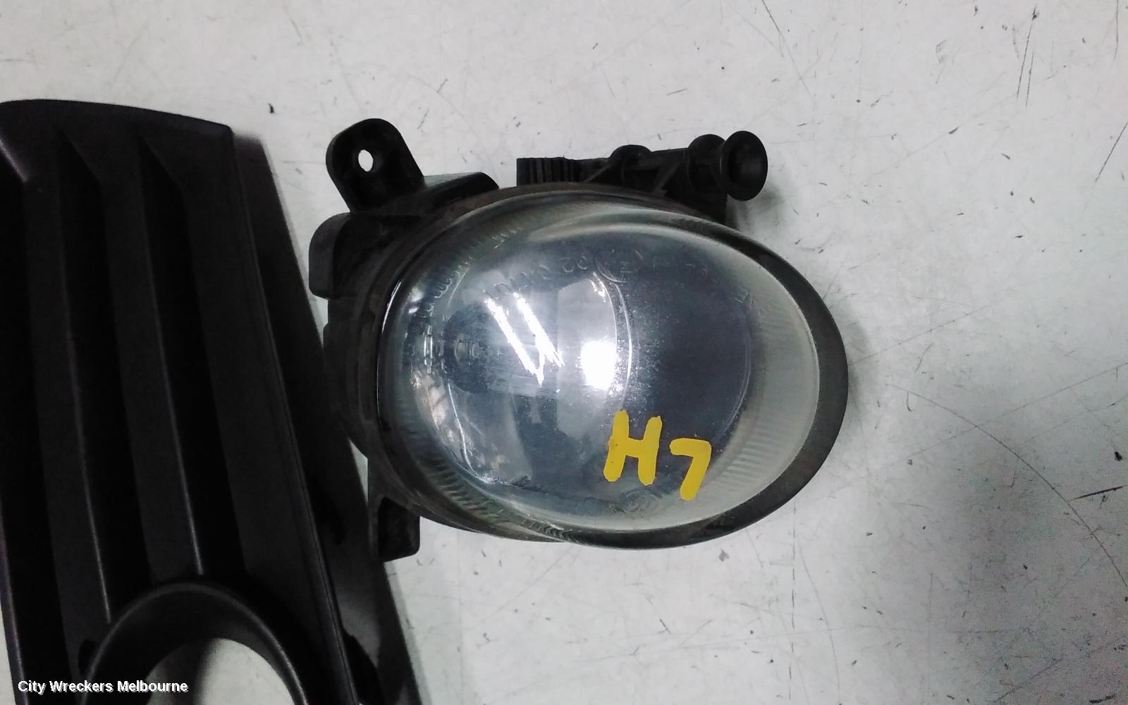 VOLKSWAGEN PASSAT LEFT INDICATOR/FOG/SIDE, BUMPER FOGLAMP, 3CC, SEDAN, 08/2008 - 02/2012 - Image 2