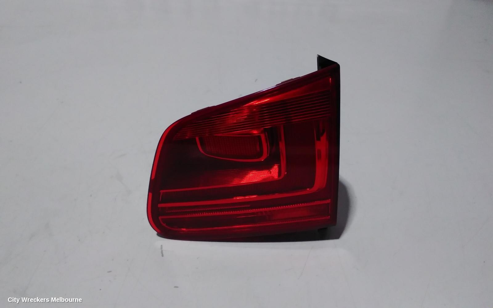 VOLKSWAGEN TIGUAN REAR GARNISH, TAILGATE LAMP (RH SIDE), 5N, 07/2011 - 08/2016 - Image 3