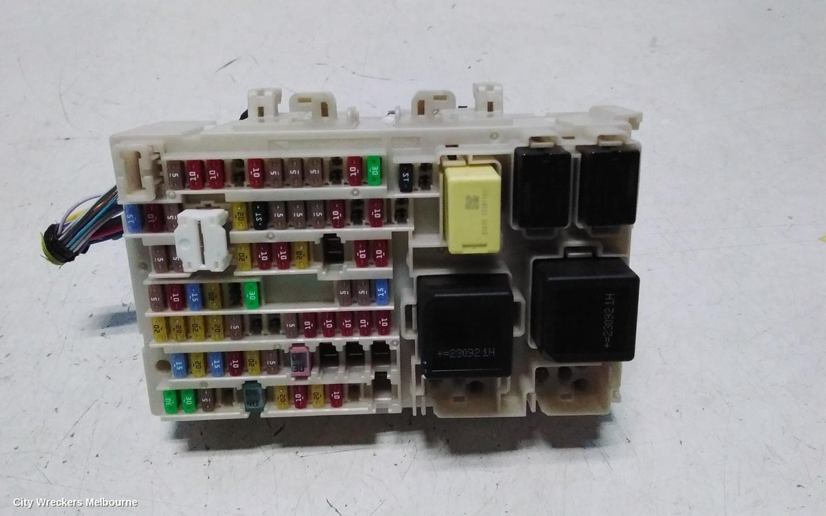 MITSUBISHI OUTLANDER FUSE BOX, ZM, UNDER DASH, 08/2021 ONWARDS - Image 3