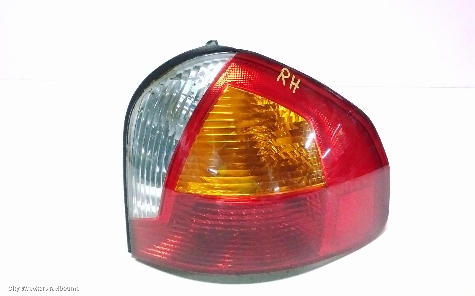 HYUNDAI SANTA FE RIGHT TAILLIGHT, SM, IN BODY, 11/2000 - 09/2004 - Image 1