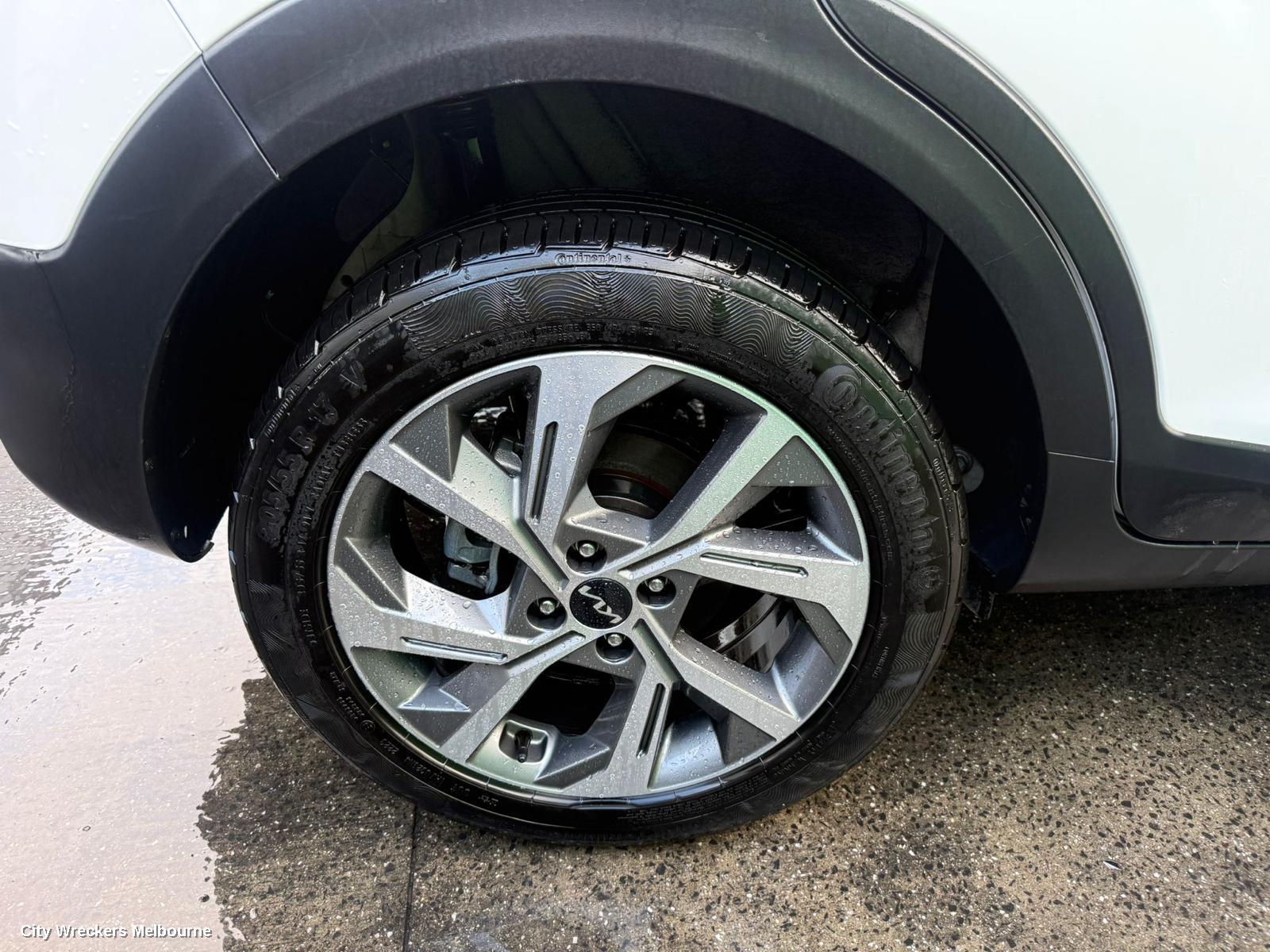 KIA STONIC WHEEL MAG, FACTORY, 17X6IN, 4 Y SPOKE, YB, 08/2020 ONWARDS - Image 1