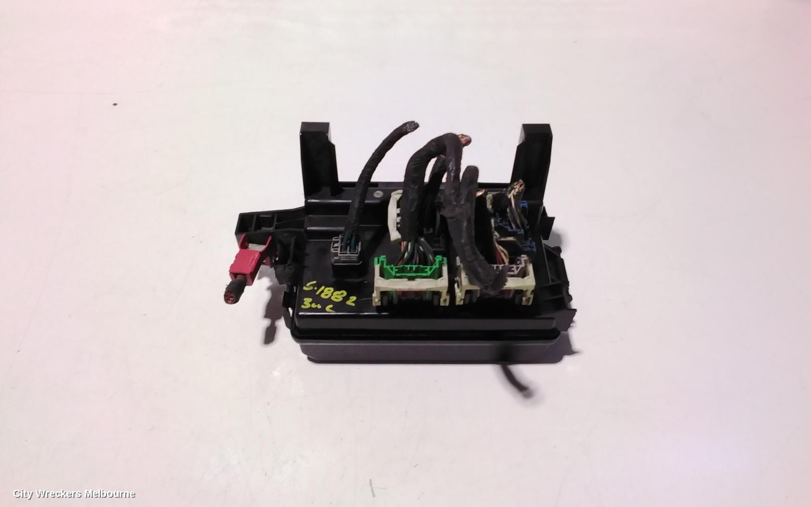 CHRYSLER 300C FUSE BOX, ENGINE BAY, DIESEL, 11/2005 - 12/2011 - Image 3