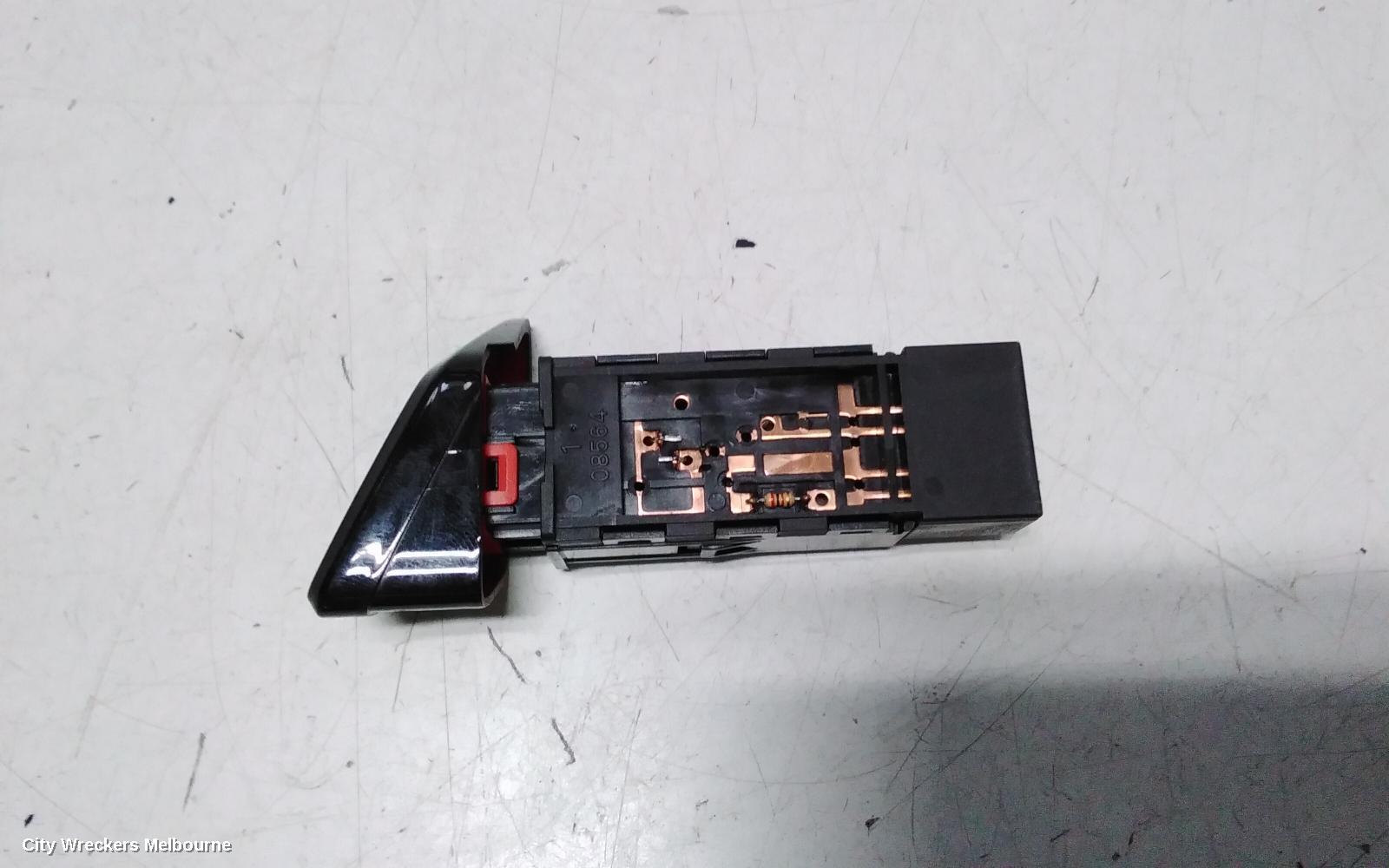 HYUNDAI I45, YF, 02/2010 - 05/2014, HAZARAD LIGHT SWITCH: 113692 - Image 3