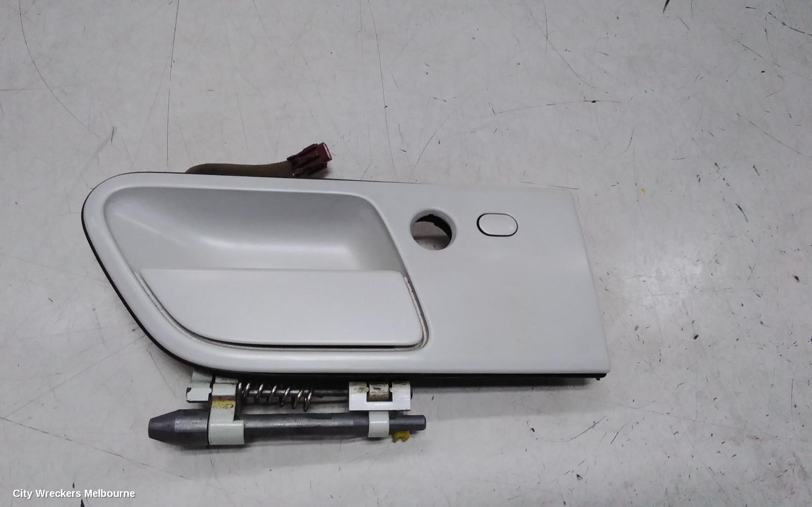 NISSAN ELGRAND DOOR HANDLE, OUTER, RH FRONT, COLOUR CODED TYPE, E51, 05/2002 - 12/2010 - Image 1