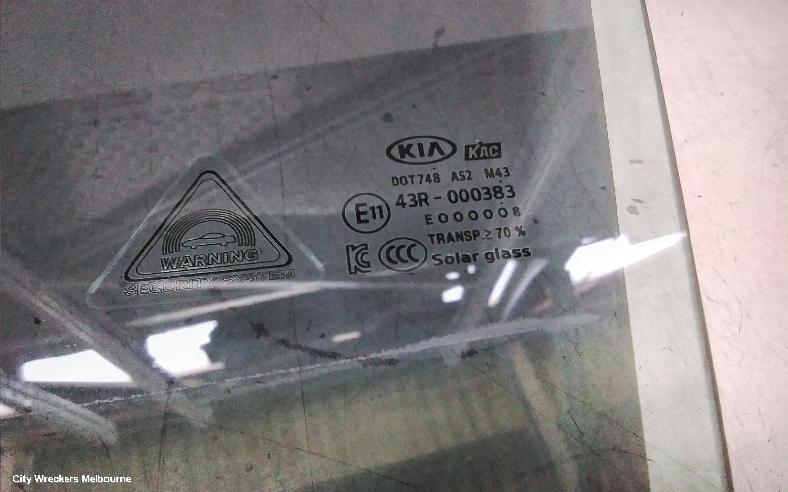 KIA SORENTO LEFT FRONT DOOR WINDOW, UM, 03/2015 - 02/2020 - Image 3