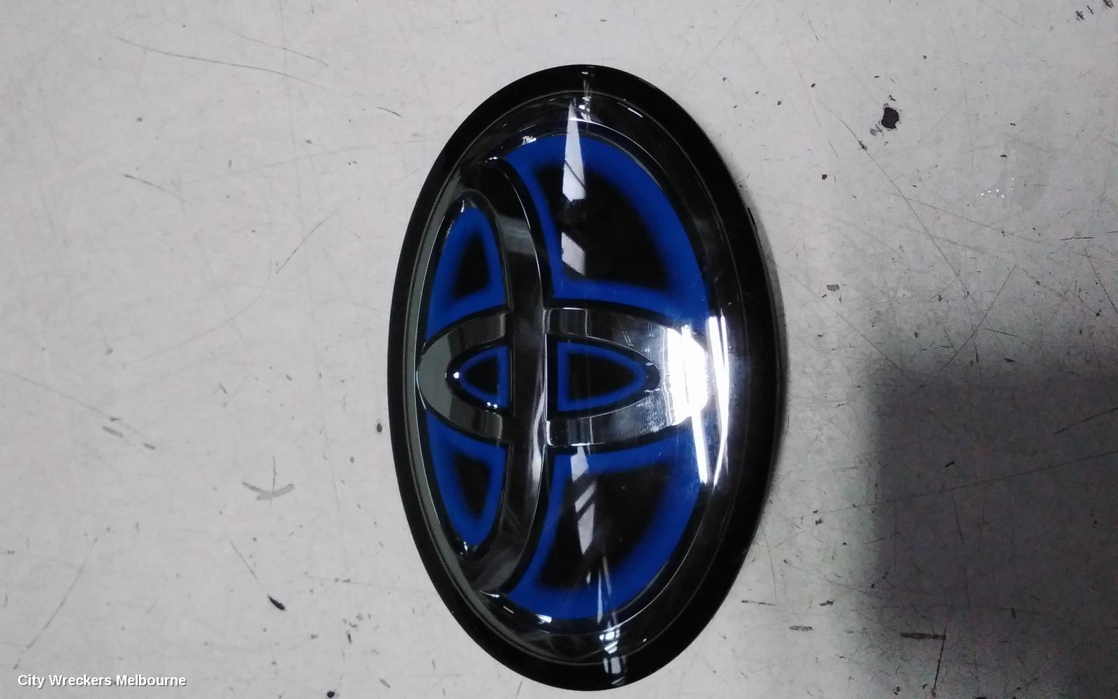 TOYOTA KLUGER BADGE, RADIATOR GRILLE BADGE, HYBRID TYPE, XU70 SERIES, 03/2021 ONWARDS - Image 1