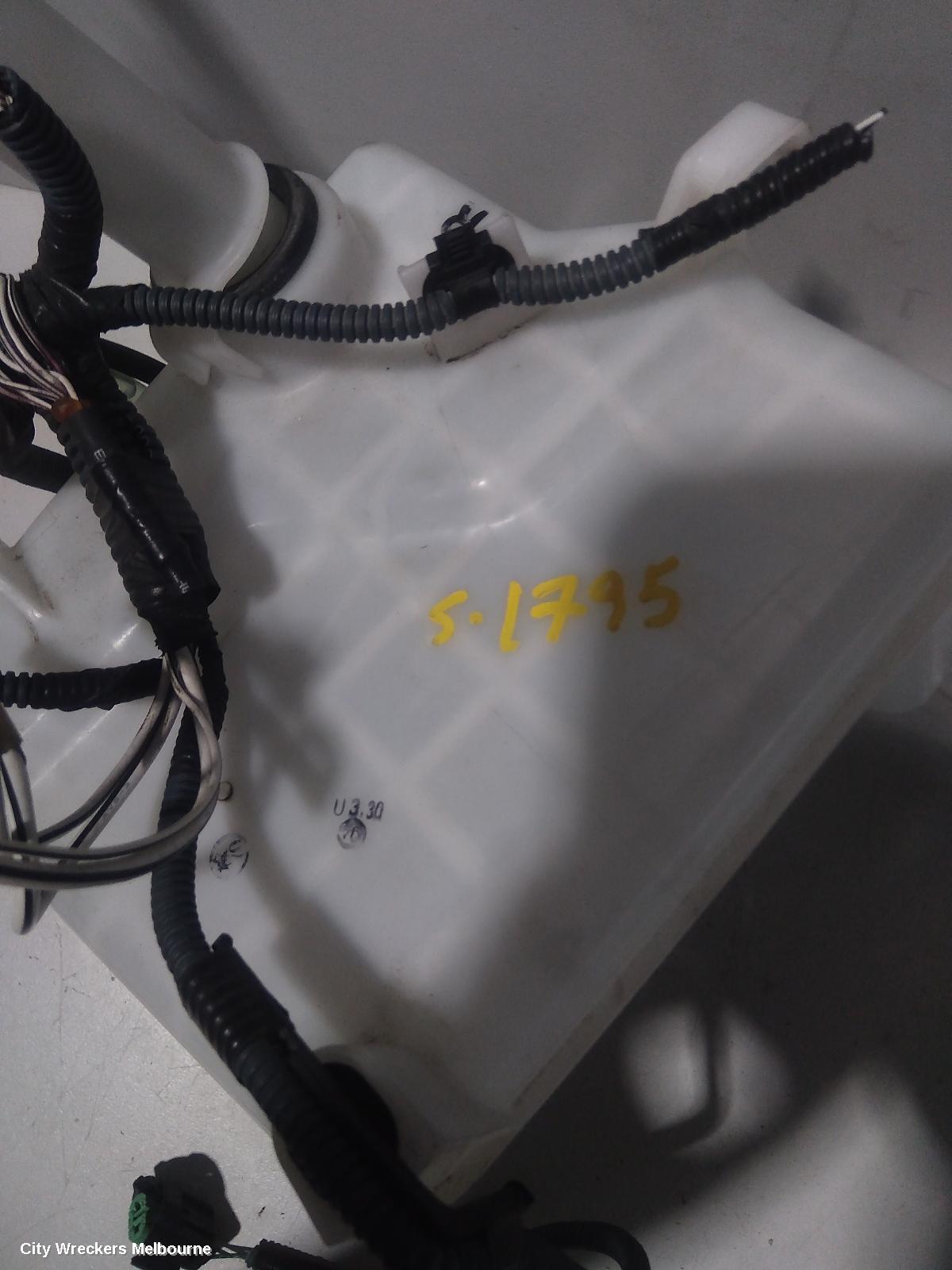 TOYOTA COROLLA WASHER BOTTLE, ZRE182R, HATCH, NON H/LAMP WASHER TYPE, 10/2012 - 06/2018 - Image 2