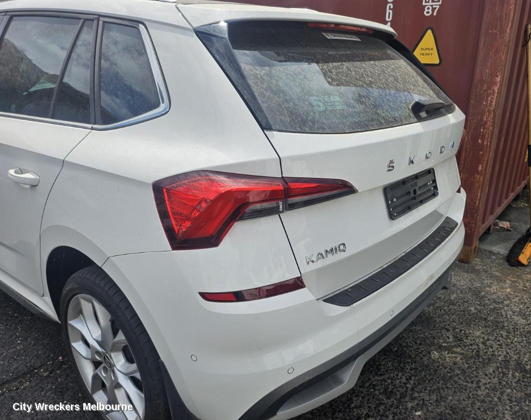 SKODA KAMIQ RIGHT DOOR MIRROR, NW, POWER FOLD, W/ LANE KEEPING AND LANE CHANGE SYSTEM TYPE, 06/2020 ONWARDS - Image 1