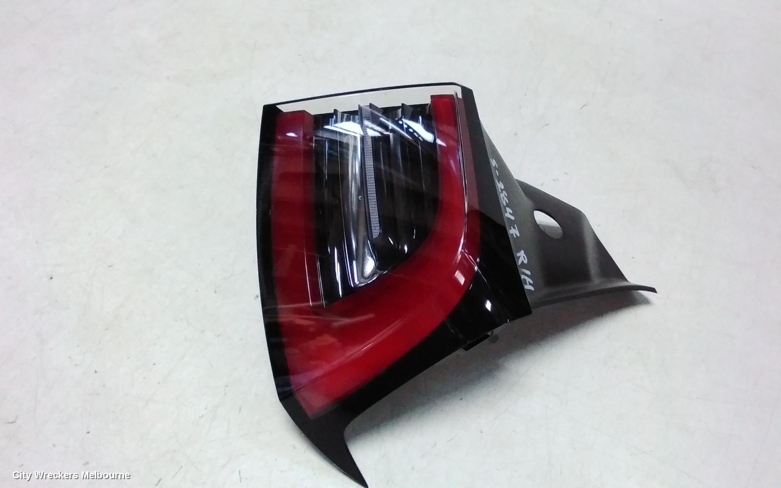 TESLA MODEL Y RIGHT TAILLIGHT, 1ST GEN, IN BODY, 03/2022 ONWARDS - Image 3