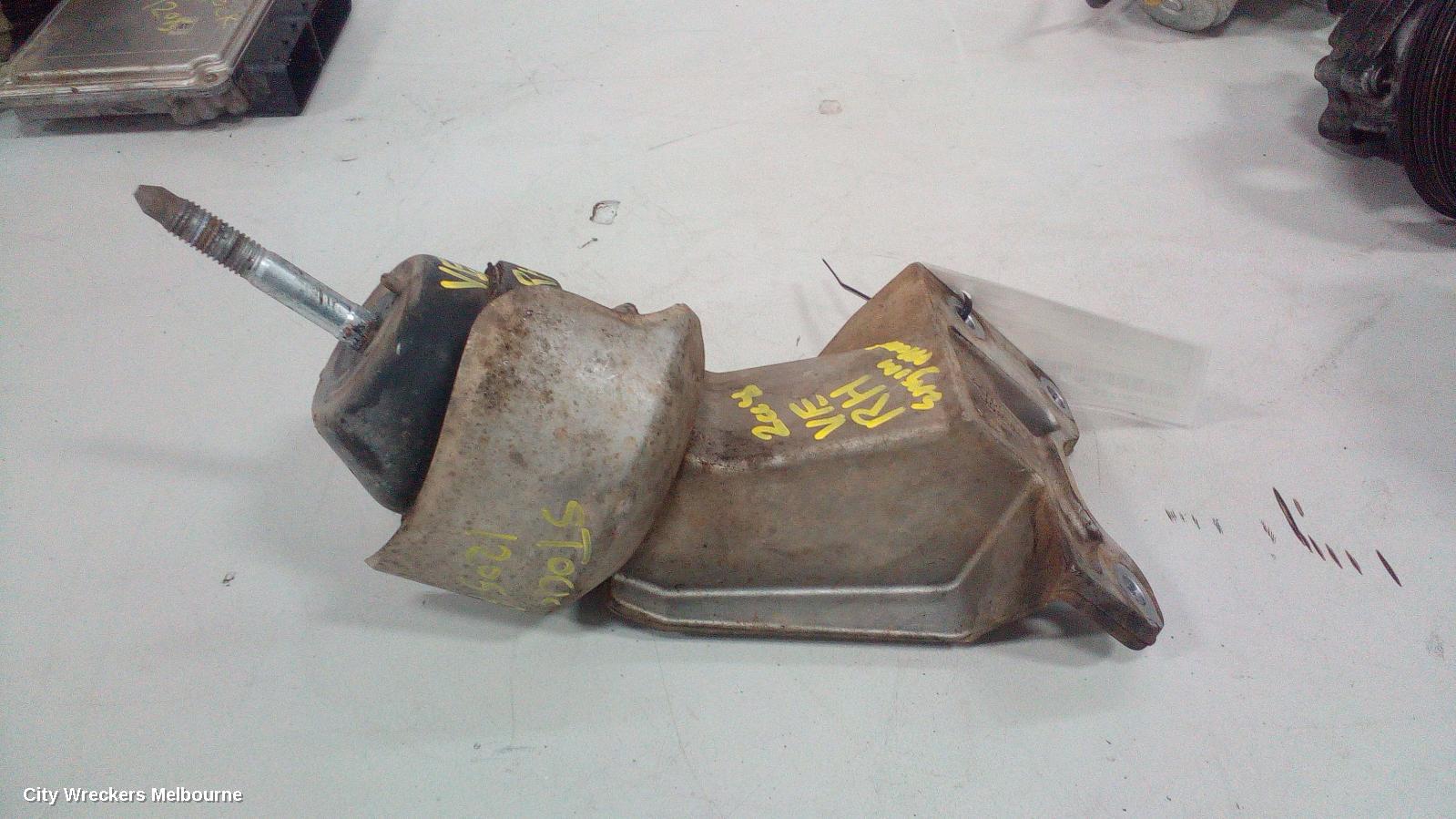 HOLDEN COMMODORE MOUNT, ENGINE MOUNT, RIGHT, 6.0 V8, L76/L98/LS2, VE, 08/2006 - 05/2013 - Image 2