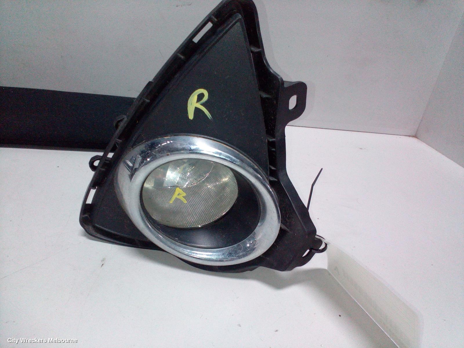 TOYOTA COROLLA RIGHT INDICATOR/FOG/SIDE, BUMPER FOGLAMP, ZRE182R, HATCH, 10/2012 - 03/2015 - Image 3