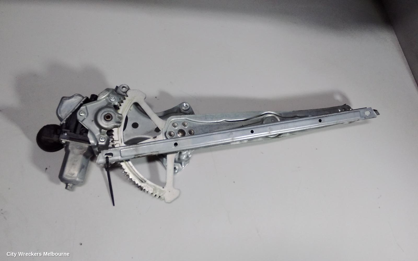 TOYOTA CAMRY RIGHT FRONT WINDOW REG/MOTOR, ASV50/AVV50, POWER, 12/2011 - 10/2017 - Image 2