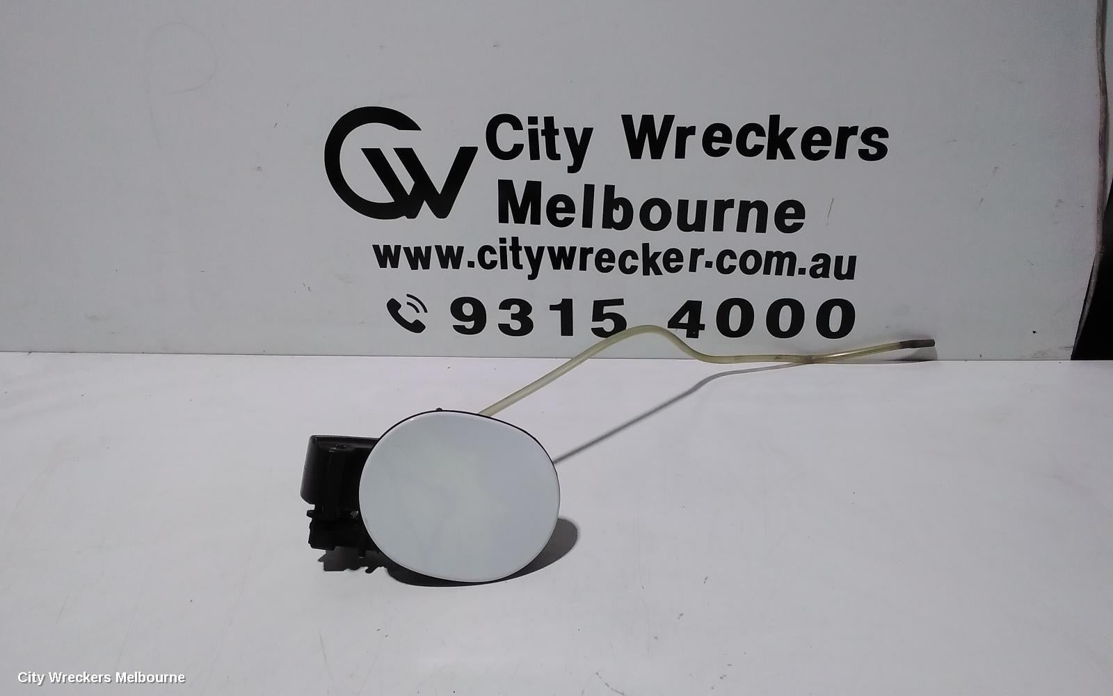 LAND ROVER RANGEROVER SPORT FUEL DOOR / FILLER, L494, 12/2013 - 04/2022 - Image 1