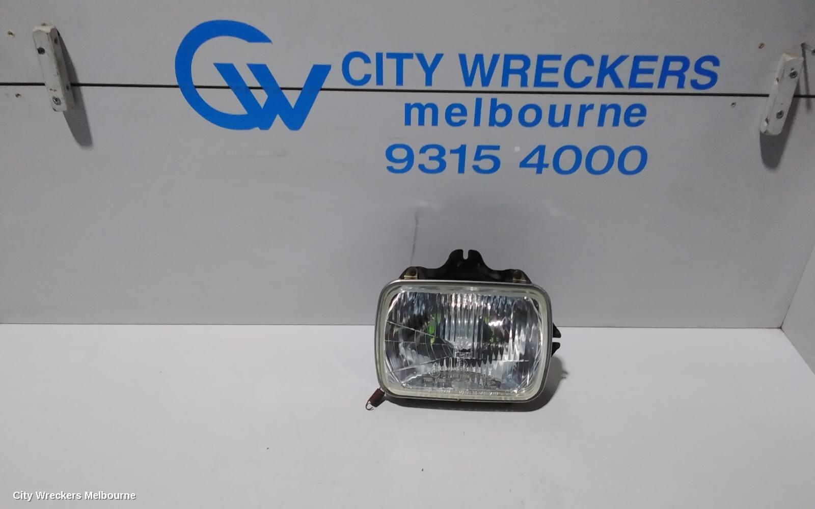 TOYOTA HILUX RIGHT HEADLAMP, HALOGEN, 09/1997 - 03/2005 - Image 1