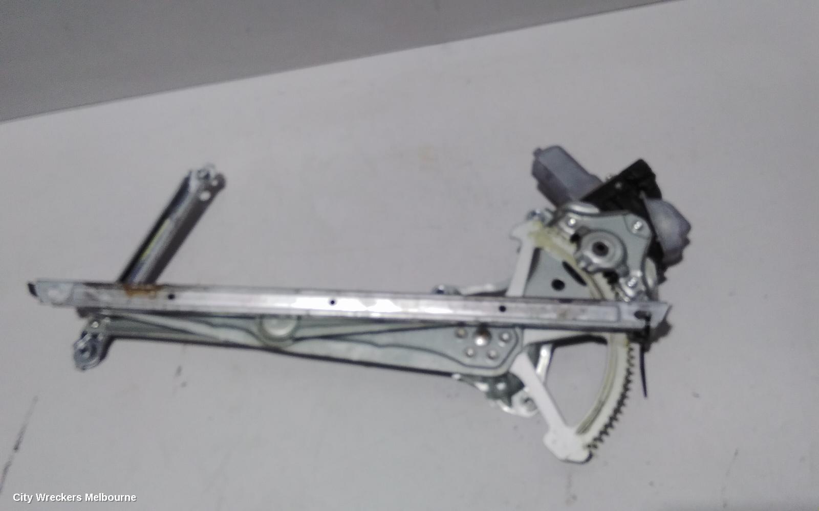 TOYOTA COROLLA RIGHT FRONT WINDOW REG/MOTOR, ZRE182R, HATCH, 01/2014 - 06/2018 - Image 3