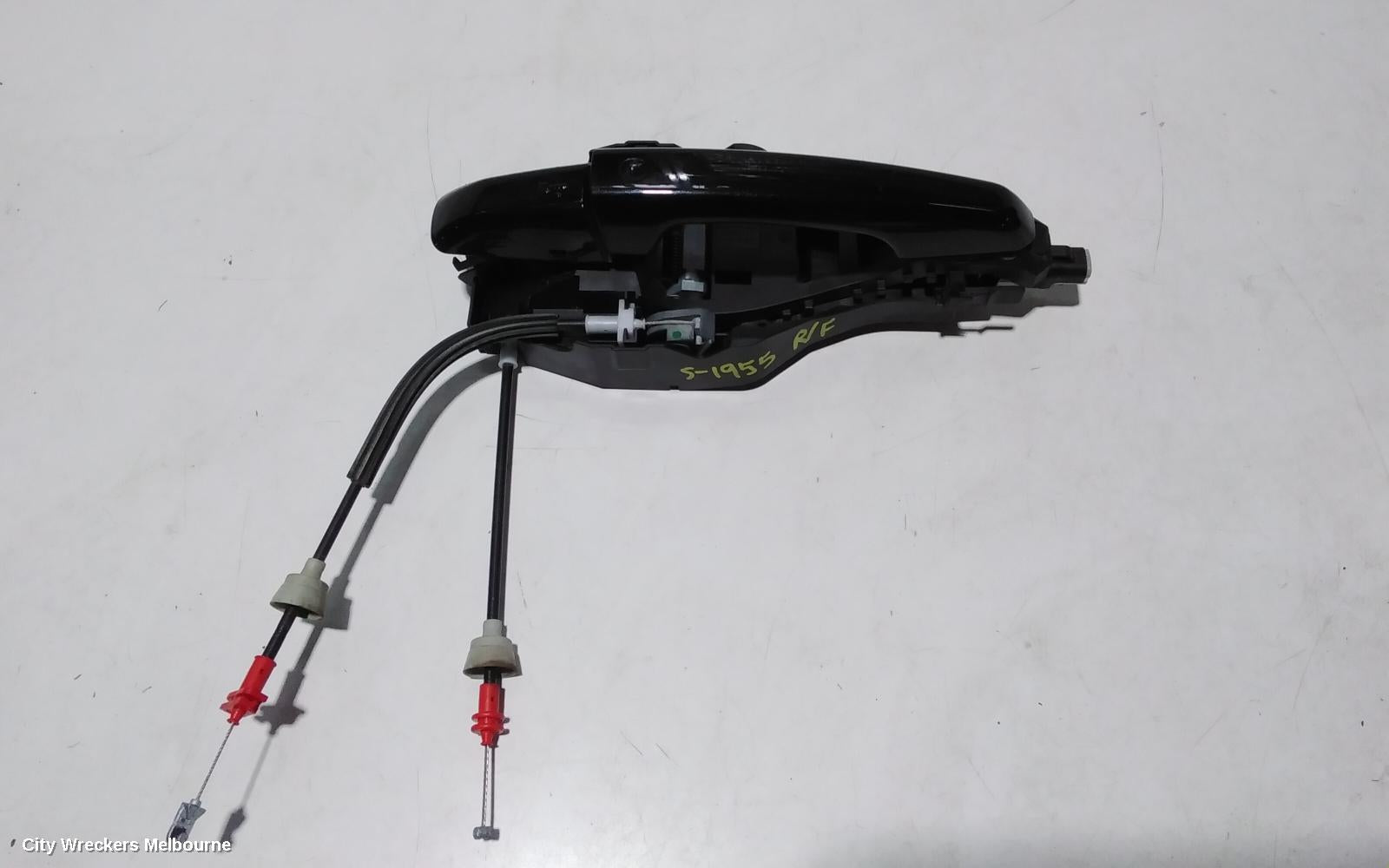 LAND ROVER DISCOVERY SPORT DOOR HANDLE, RH FRONT, OUTER, COLOUR CODED, NON CHROME INSERT TYPE, L550, 01/2015 - 06/2019 - Image 1