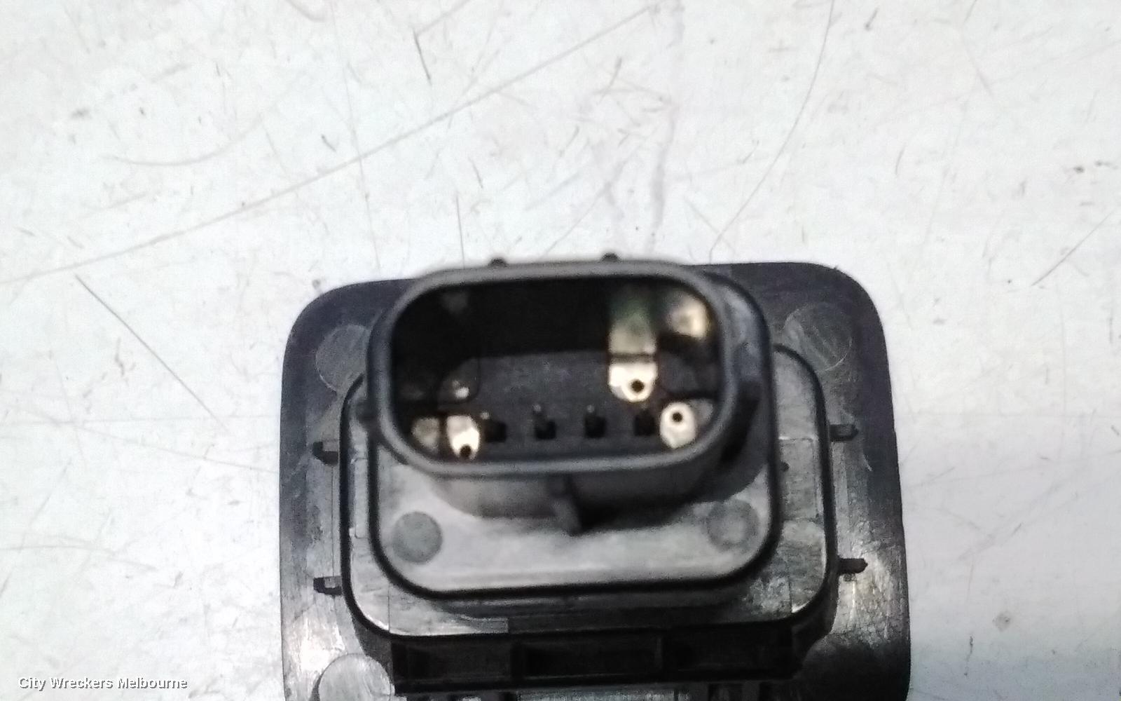 MAZDA CX5, KF, 02/2017 - 03/2026, TAILGATE SWITCH BUTTON: 121389 - Image 2