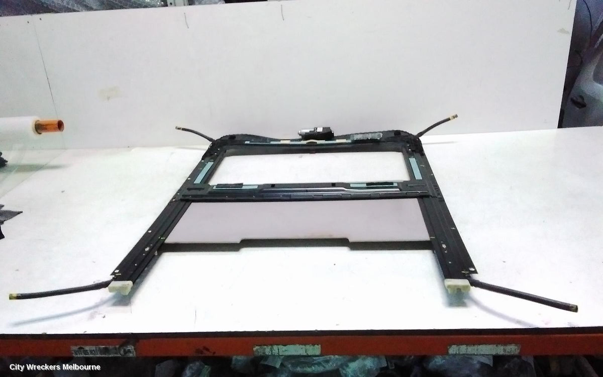 HOLDEN COMMODORE ROOF GLASS/SUNROOF/T, SUNROOF, VF, 05/2013 - 12/2017 - Image 1