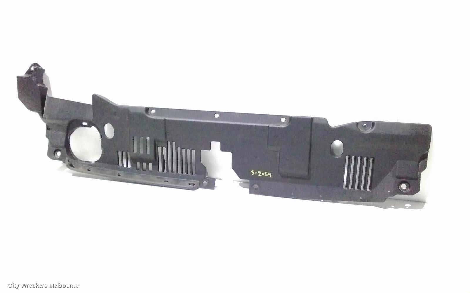 TOYOTA HIACE, 300 SERIES, 02/2019 ONWARDS, TOP RADIATOR PLASTIC PANEL: 94190 - Image 1