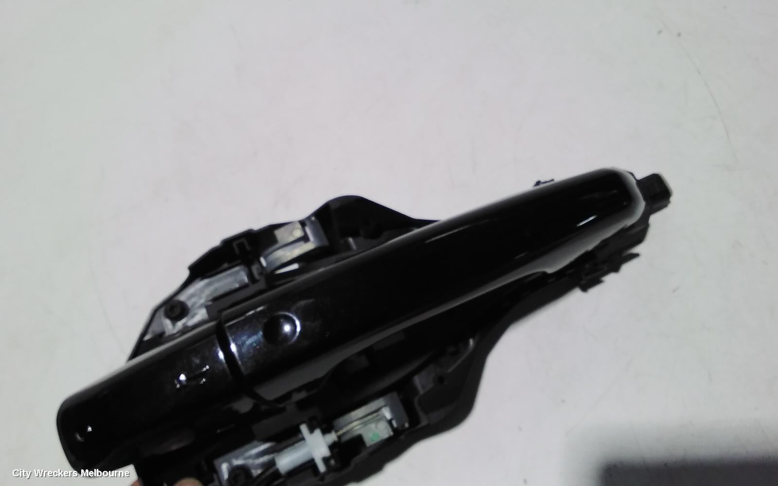 LAND ROVER DISCOVERY SPORT DOOR HANDLE, RH FRONT, OUTER, COLOUR CODED, NON CHROME INSERT TYPE, L550, 01/2015 - 06/2019 - Image 3