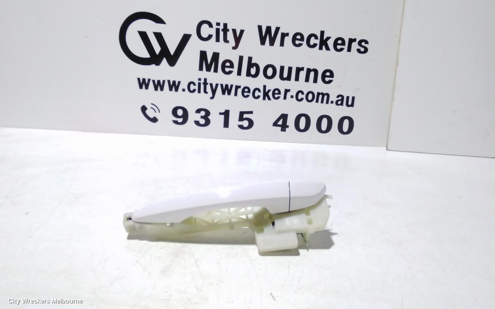 HYUNDAI TUCSON DOOR HANDLE, OUTER, LH FRONT, NON KEYLESS ENTRY TYPE, TL, 07/2015 - 01/2021 - Image 1