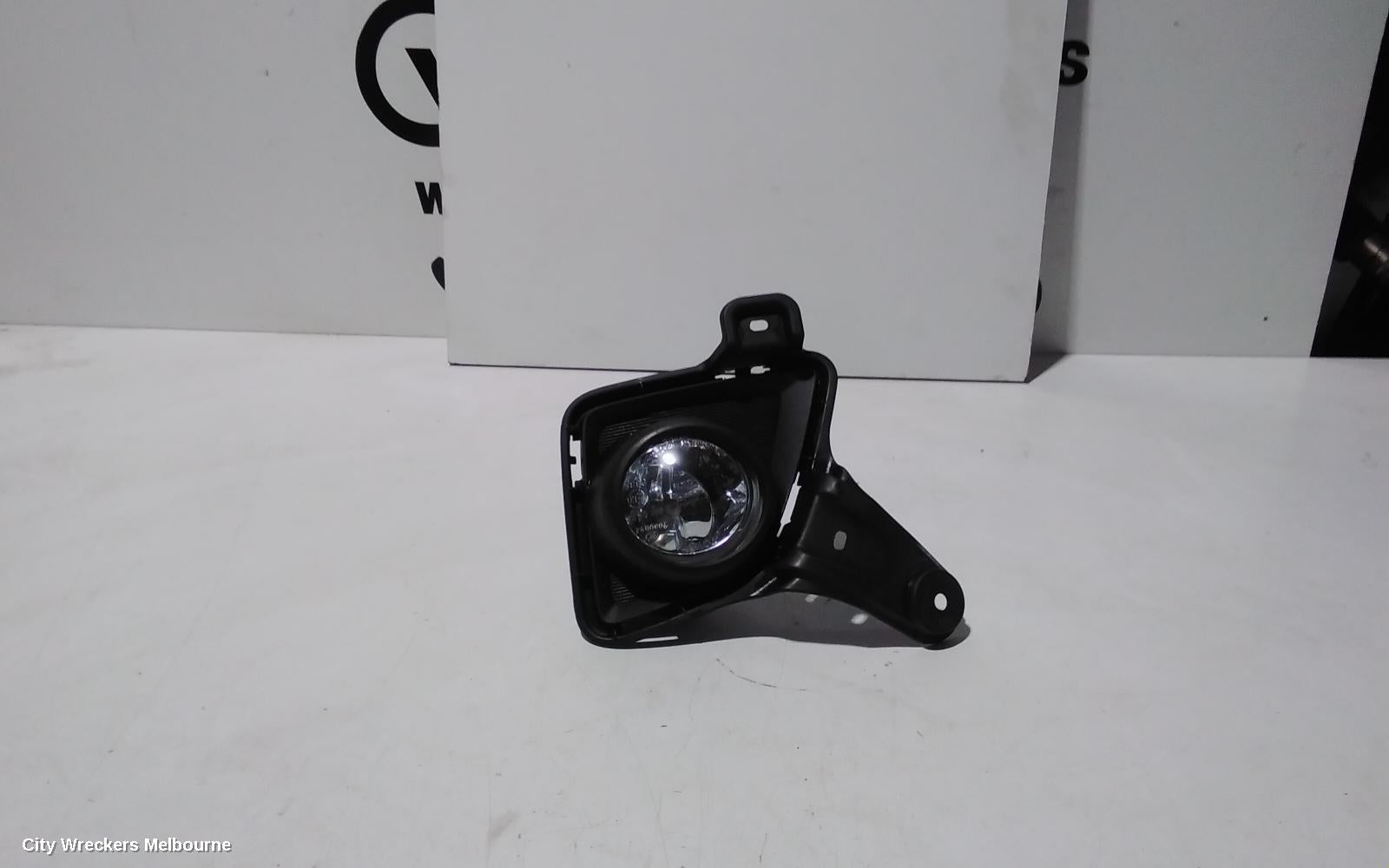 TOYOTA HIACE LEFT INDICATOR/FOG/SIDE, BUMPER FOGLAMP, TRH/KDH, 03/2005 - 04/2019 - Image 2