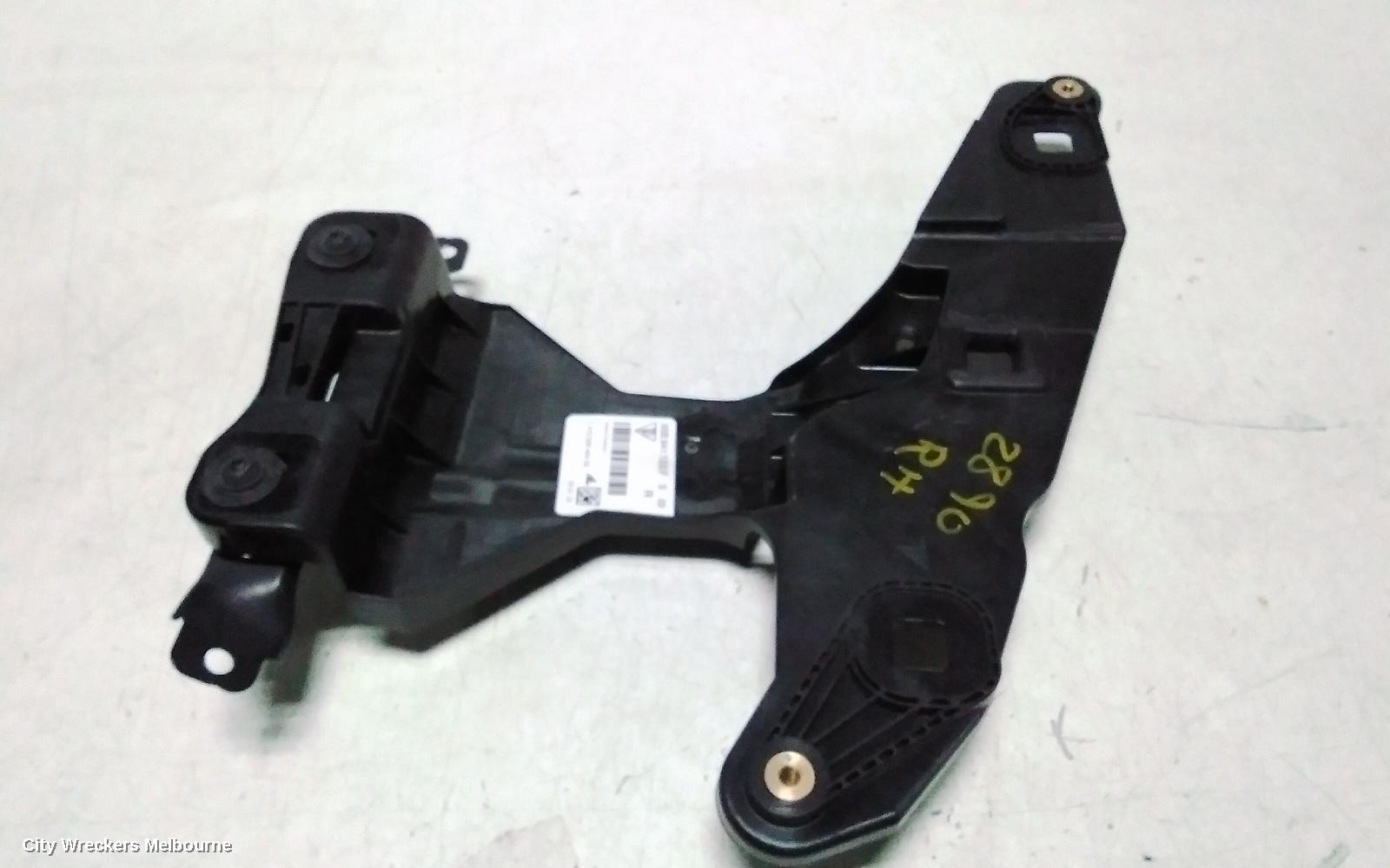 PORSCHE MACAN, 95B, 06/2014 - 12/2025, RHF HEADLIGHT BRAKET: 132674 - Image 1