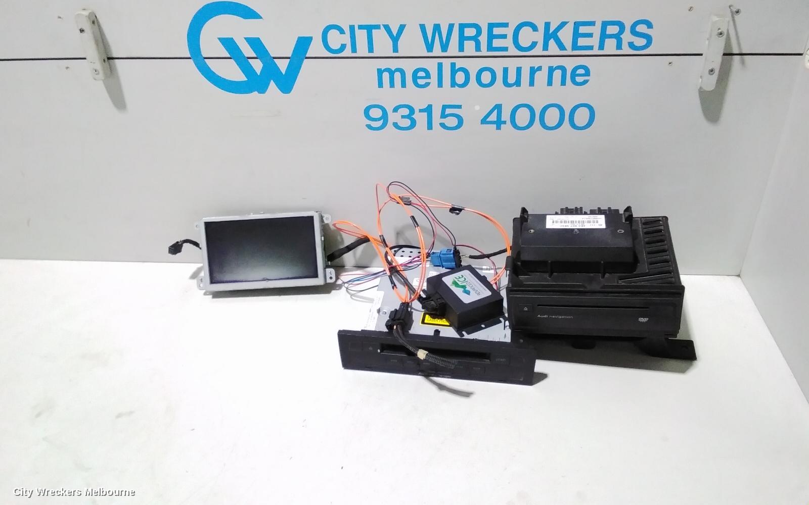 AUDI Q7 RADIO/CD/DVD/SAT/TV, DVD NAVIGATION UNIT, 4L, 09/2006 - 04/2011 - Image 1