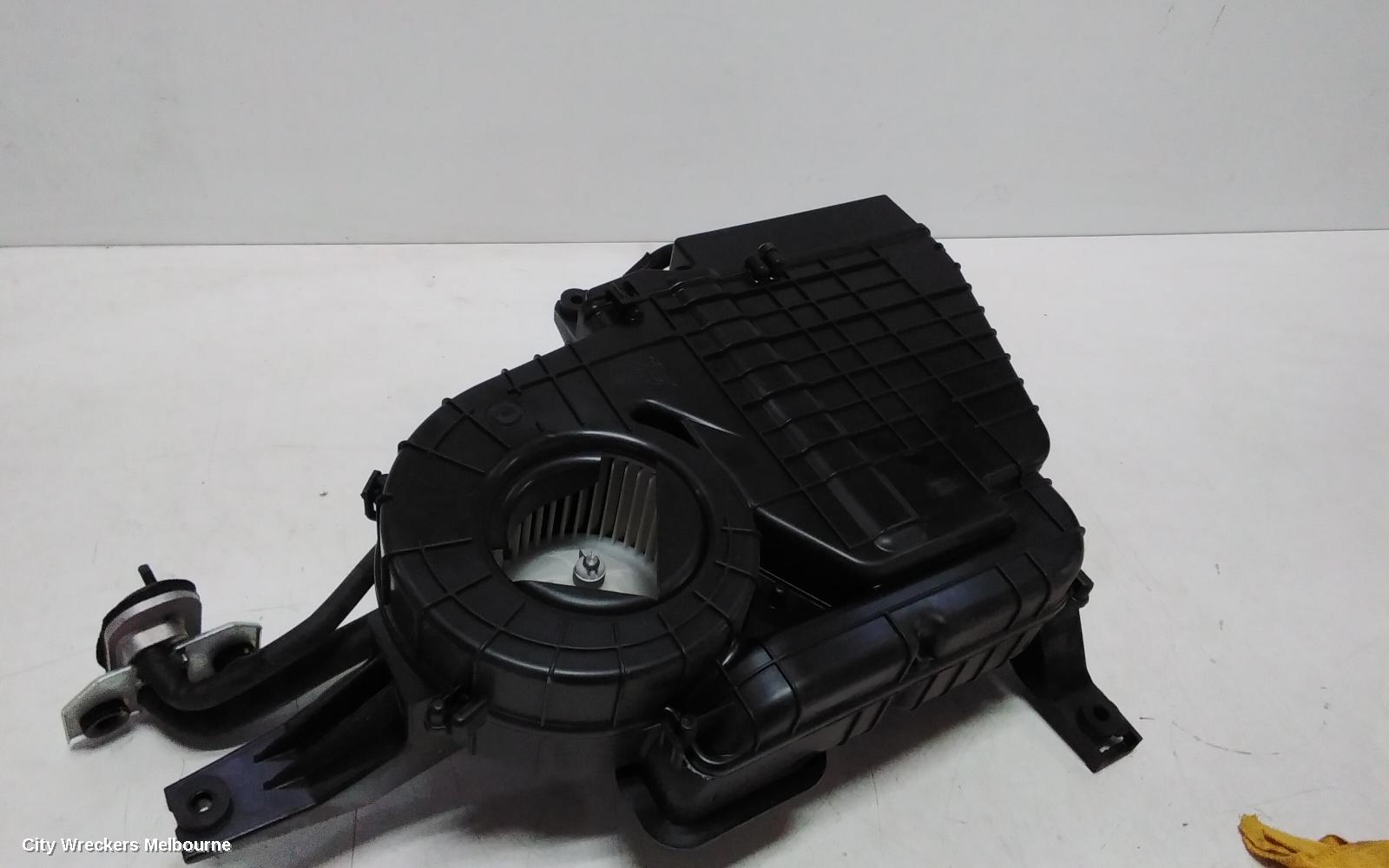 KIA SORENTO HEATER FAN MOTOR, UM, 03/2015 - 02/2020 - Image 3