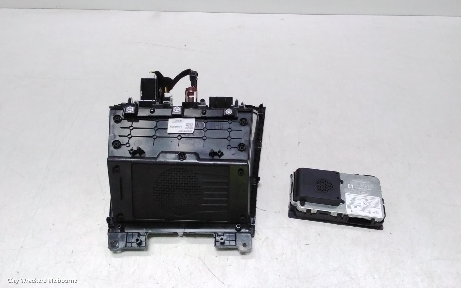 HYUNDAI TUCSON, NX4, CHARGING POINT, 12V CIGAR LIGHTER (IN FRONT OF CENTRE CONSOLE), 02/2021 ONWARDS, 95560-N9000 MOBIL CHARGER WITH AUX: 136083 - Image 2