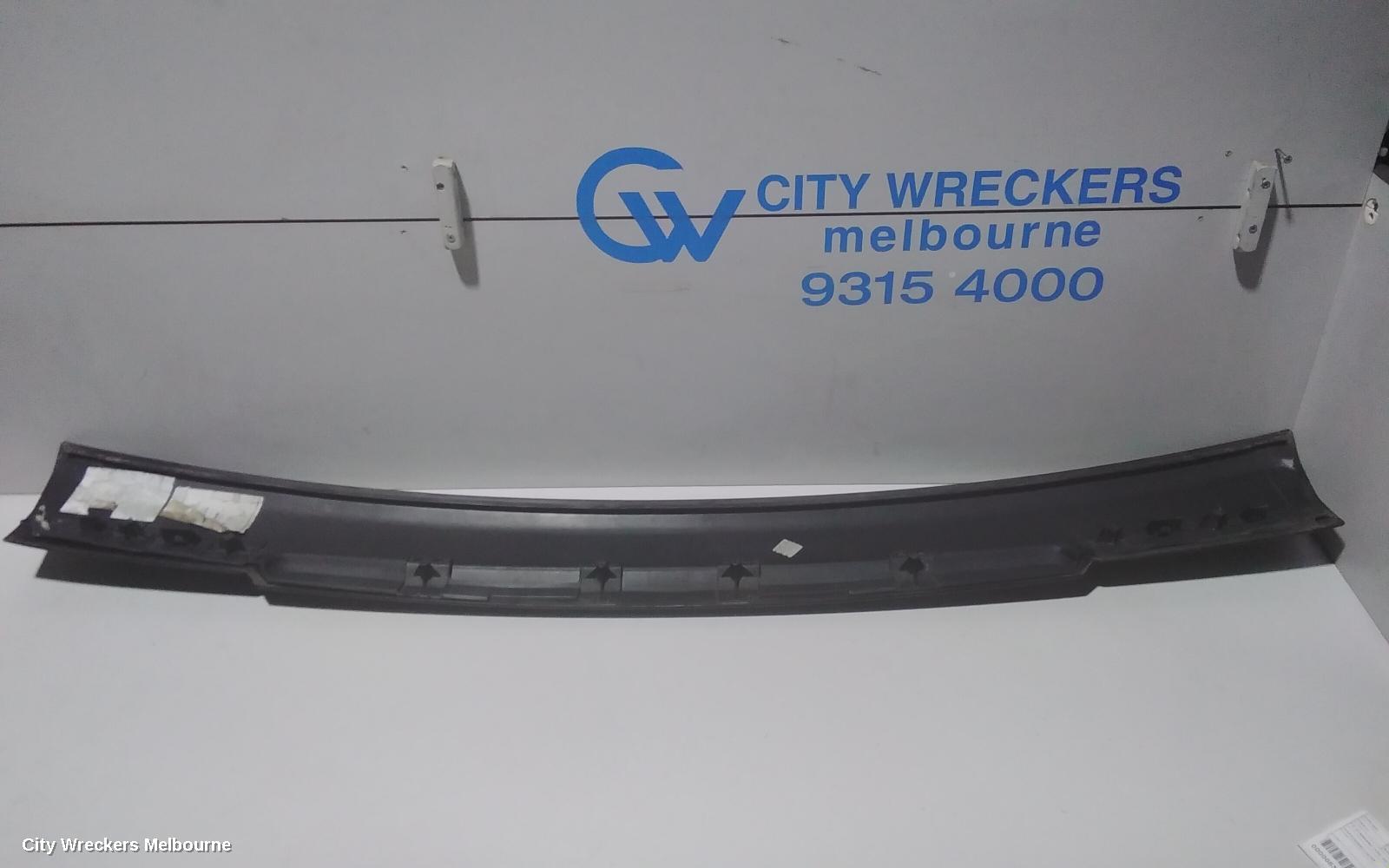 LAND ROVER RANGEROVER SPORT REAR GARNISH, L320, 08/2005 - 12/2013 - Image 3