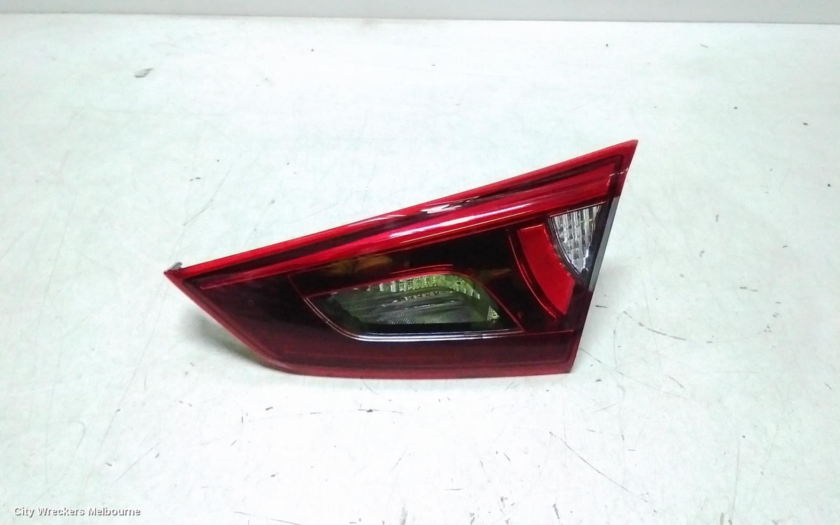 MAZDA 2 REAR GARNISH, DL, BOOTLID LAMP (RH SIDE), 08/2015 ONWARDS - Image 1