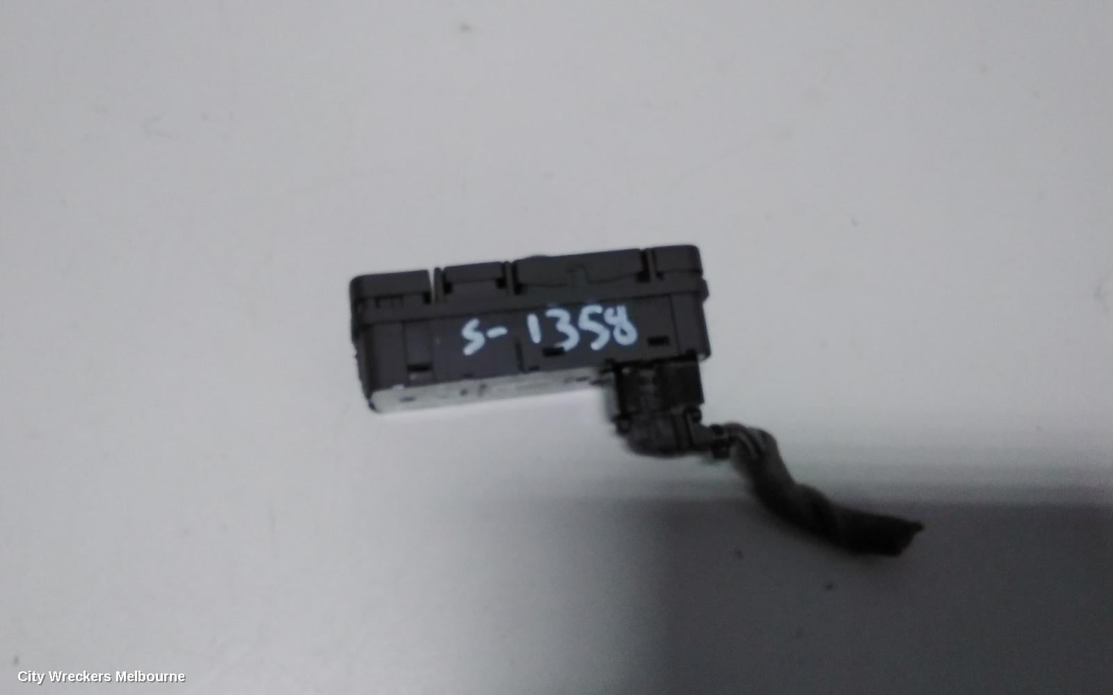HOLDEN VECTRA PWR DR WIND SWITCH, RH FRONT (MASTER SWITCH), ZC, 03/2003 - 12/2006 - Image 3