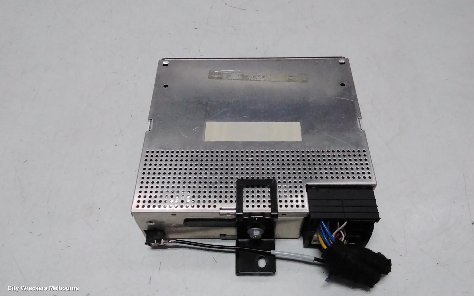 BMW 3 SERIES RADIO/CD/DVD/SAT/TV, BM53 RADIO MODULE IN BOOT, FLAT PIN TYPE, E46, 09/2001 - 07/2006 - Image 2