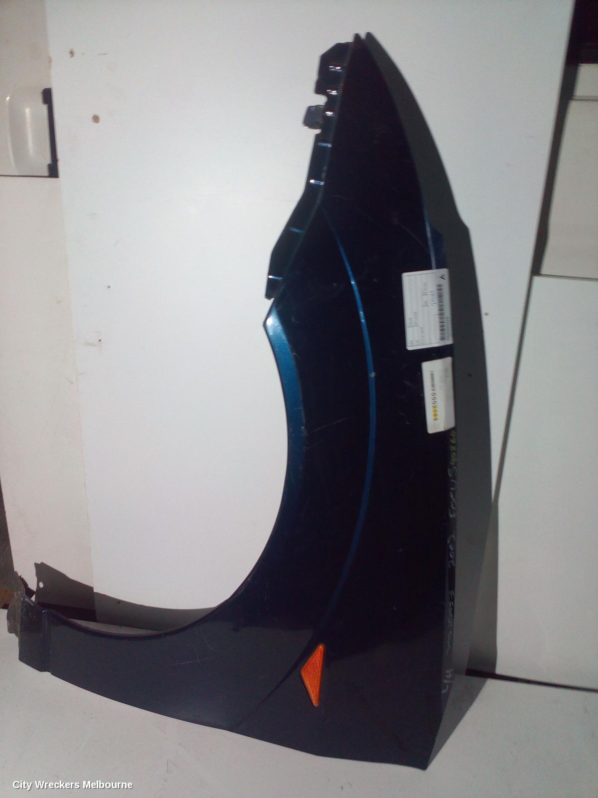 FORD FOCUS LEFT GUARD, LR, 01/2001 - 06/2005 - Image 1