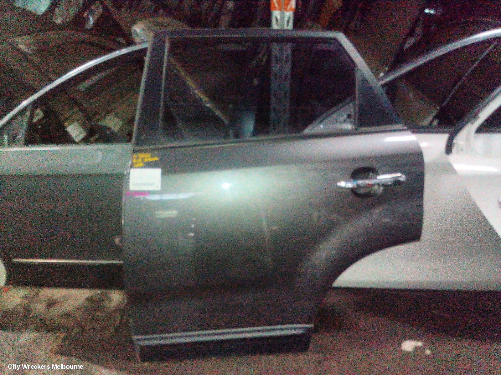 KIA SORENTO LEFT REAR DOOR/SLIDING, XM, NON CURTAIN TYPE, 10/2009 - 12/2014 - Image 1