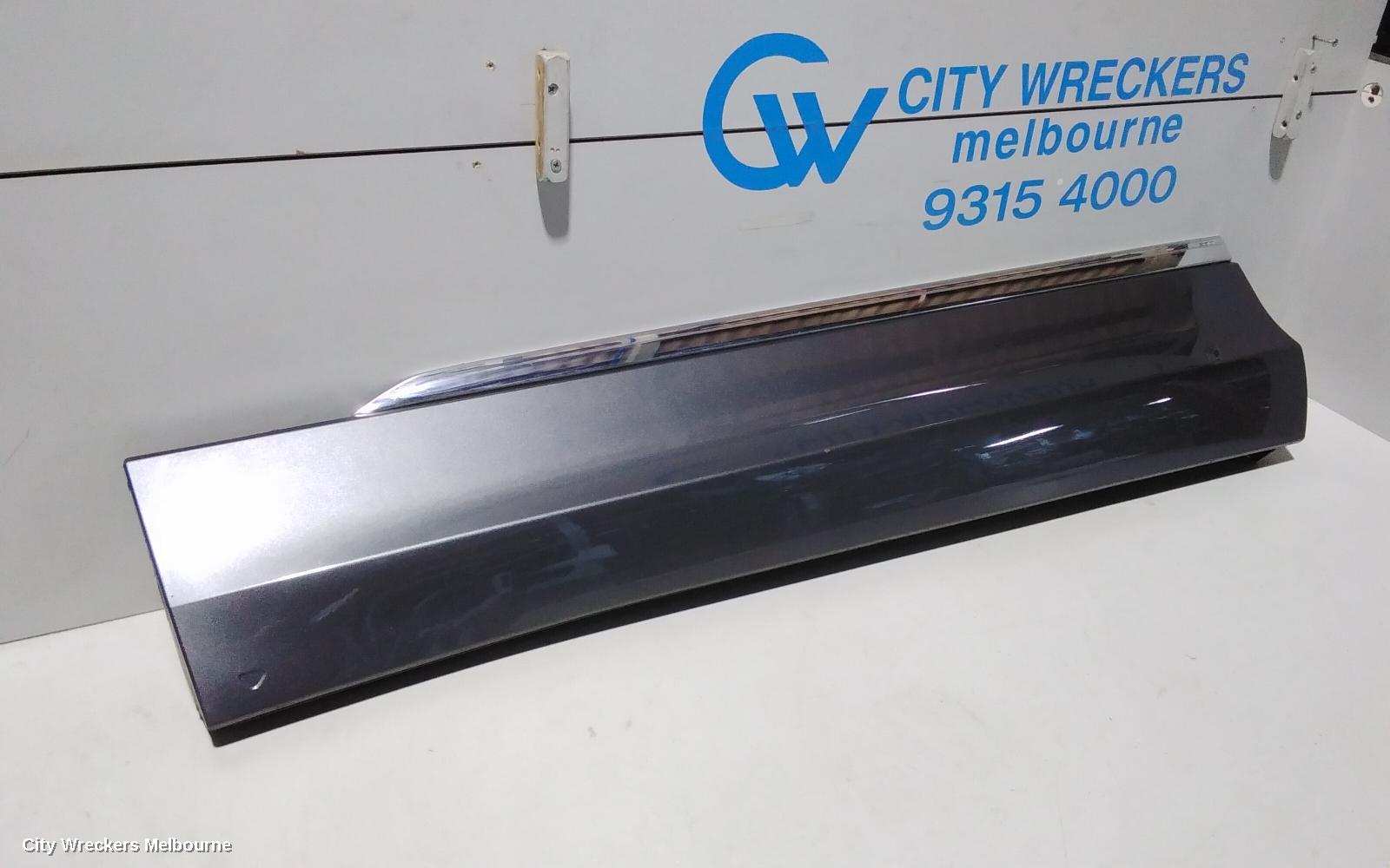 VOLKSWAGEN TIGUAN DOOR MOULD, LHF DOOR BOTTOM MOULD  TRIM LEVEL: 162TSI HIGHLINE   COLOUR CODED WITH CHROM , CHECK PHOTO : 81423, 5NA, 06/2016 - 02/2024 - Image 3