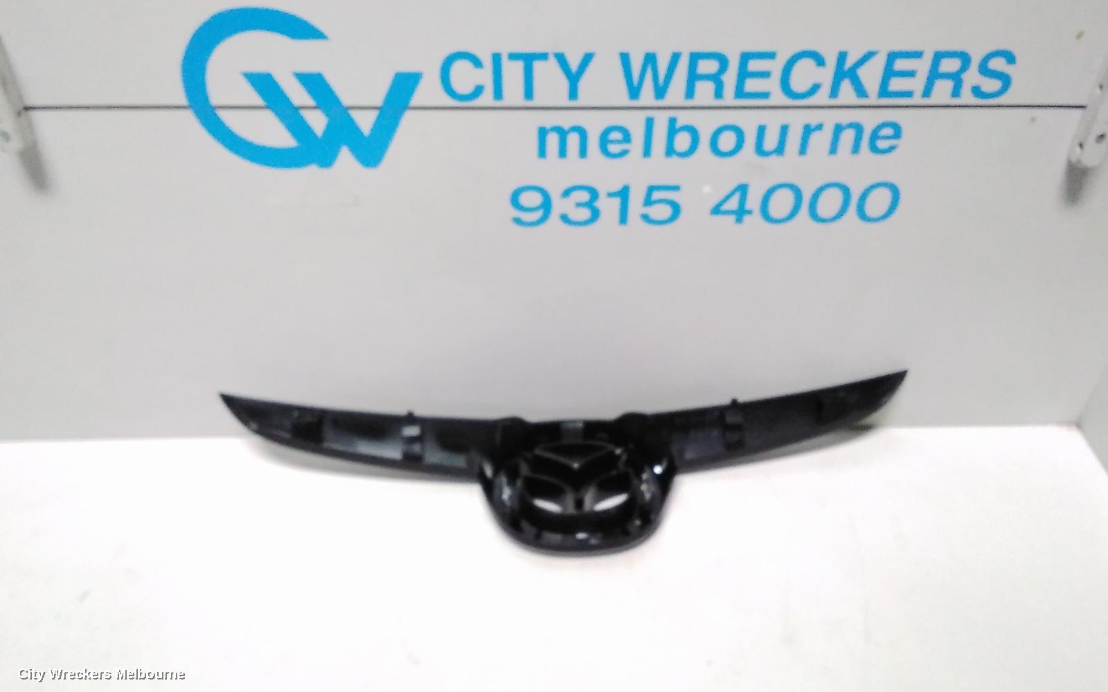 MAZDA 2 GRILLE, RADIATOR GRILLE, DE SERIES, HATCH, 05/2010 - 09/2014 - Image 3