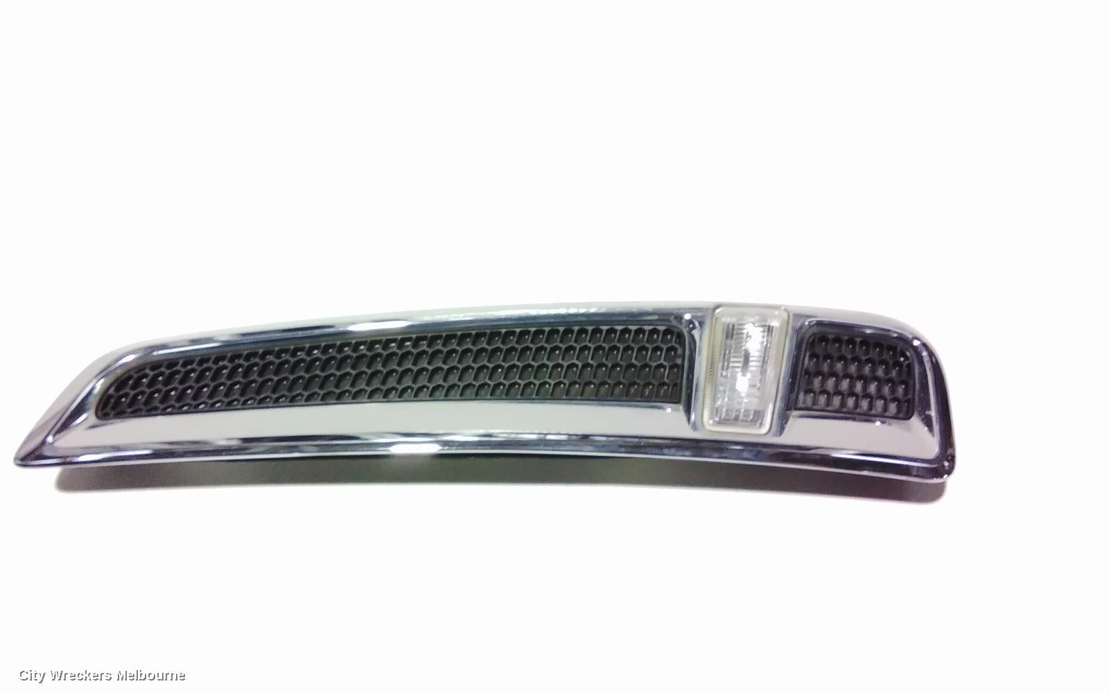 HOLDEN COMMODORE LEFT INDICATOR/FOG/SIDE, GUARD FLASHER (REPEATER), VF, 05/2013 - 12/2017 - Image 1