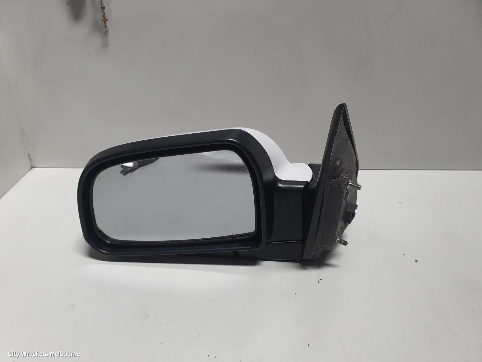 RENAULT KALEOS LEFT DOOR MIRROR, H45 11/2011 - 08/2013 - Image 1